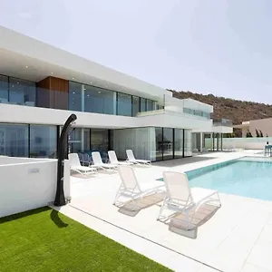 New Luxurious Private Villa